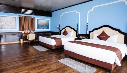 Grand Room, Balcony