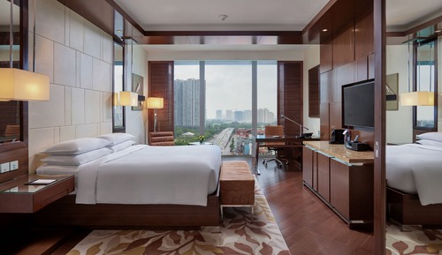 Deluxe Room, 1 King Bed, Non Smoking, Lake View