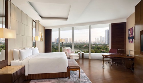 Executive Suite, 1 King Bed, Balcony (1 King Bed, Lake View)
