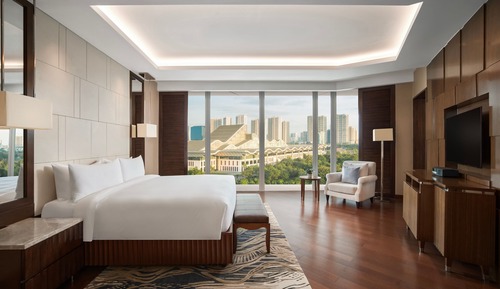 Executive Suite, 1 King Bed, Non Smoking, Lake View