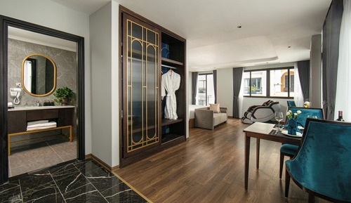May De Ville Grand Suite Balcony