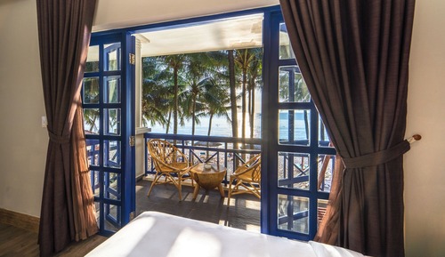 Deluxe Beachfront Twin Bed