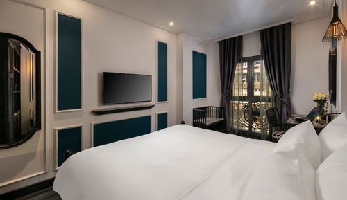 Junior Suite Double Room with City View