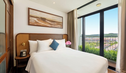 Executive Suite, 2 Queen Beds, Non Smoking, Balcony (Living Room)