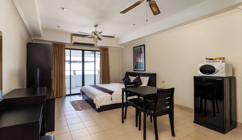 Top Floor Apt. Seated Balcony