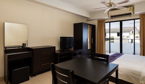 Deluxe Apt. Seated Balcony