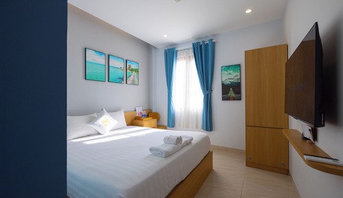 Standard Room, 1 King Bed, City View