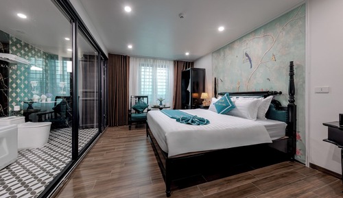 Deluxe Double Room, Bathtub