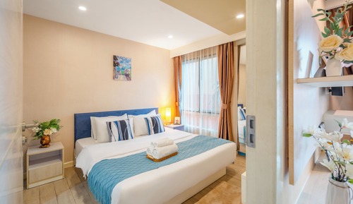 Classic Apartment, 1 King Bed with Sofa bed, Balcony, Courtyard View