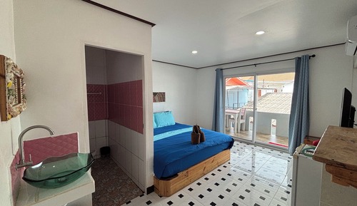 Basic Room, 1 King Bed, Air conditioning