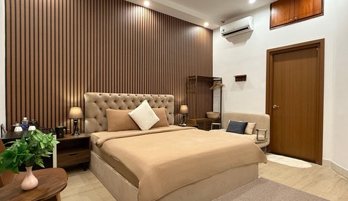 Standard Room, 1 King Bed