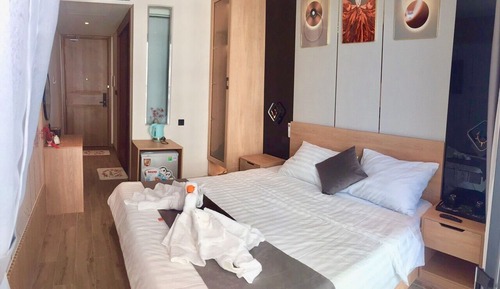 Deluxe Studio, 1 Queen Bed, Balcony, City View