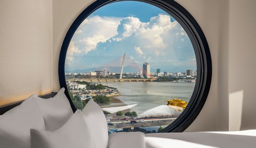 Suite River Front Signature