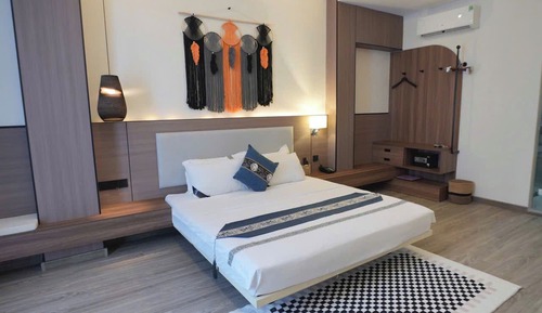 Deluxe King Room