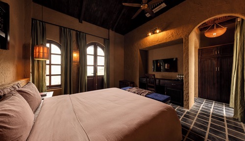 Deluxe Double Room, Bathtub