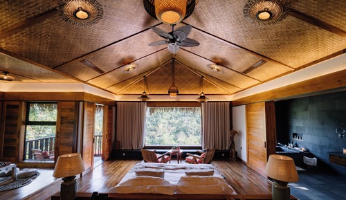 Peach Blossom Lake View Suite