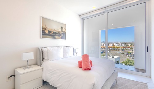 Superior Apartment, 3 Bedrooms, Hot Tub, City View