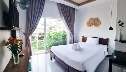 Standard Double Room Single Use, 1 Queen Bed, Garden View