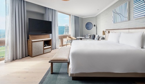 Suite, 1 King Bed, City View, Corner (Corner)