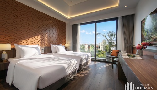 Executive Suite with Balcony and City View