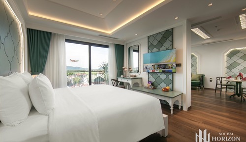 Luxury Suite with Bathtub and Kitchen