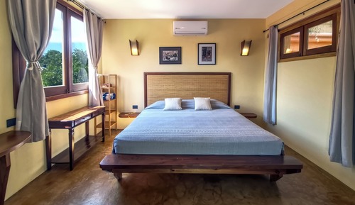 Premium Double Room, 1 King Bed, Private Bathroom, Garden View