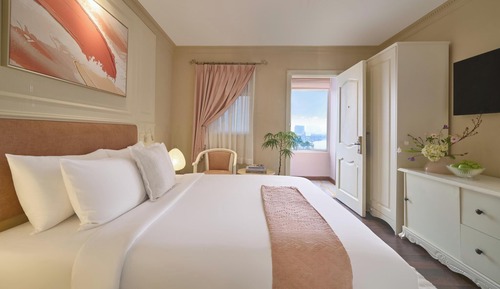 Premier Double Room (Window with corridor view)