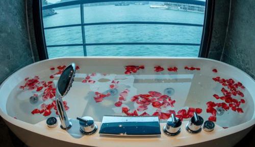 Executive Suite with Ocean View and Balcony