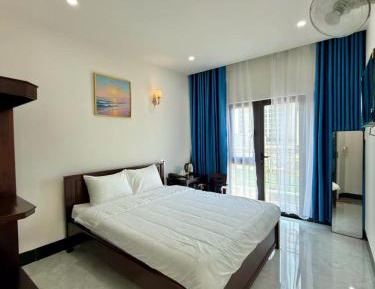 Deluxe Room (2 Adults + 1 Child)