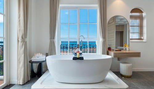 Deluxe Suite with Sea View
