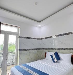 Studio with Balcony