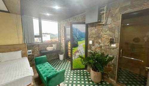 Deluxe Family Room