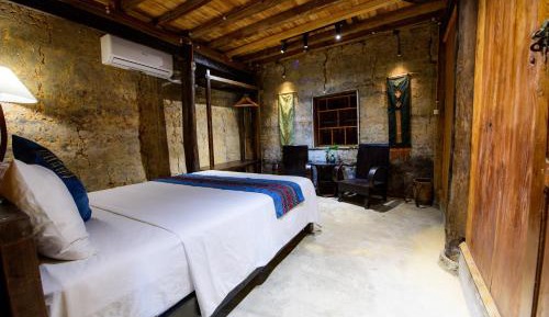 Double Room with Shared Toilet