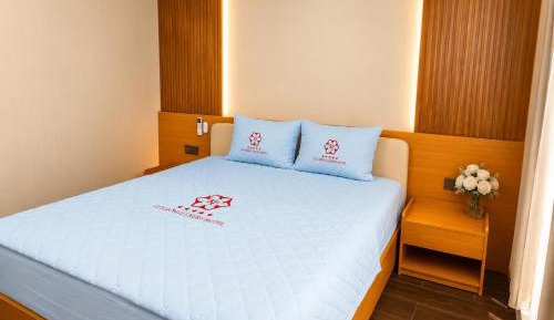 Three-Bedroom Apartment with Balcony