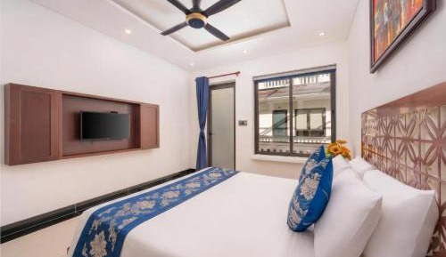 King Room with Pool View