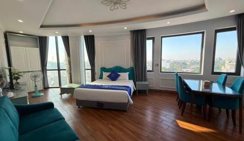 Deluxe Queen Room