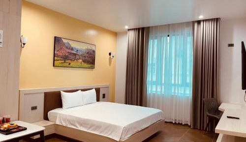 One-Bedroom Apartment with City View