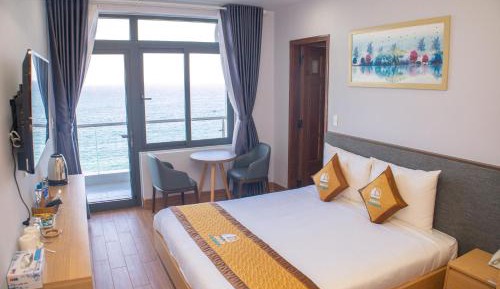 Deluxe Double Room with Balcony and Sea View