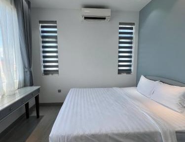 One-Bedroom Apartment with Balcony and Water View