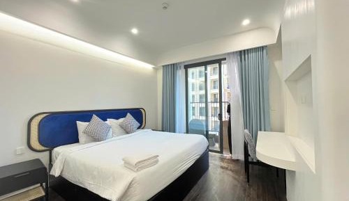 One-Bedroom Apartment with Balcony and Mountain View  