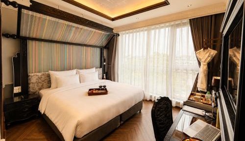Suite with City View