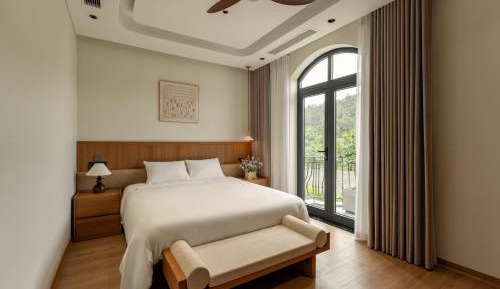 King Room with Lake View