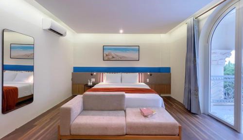 Junior Suite with Balcony