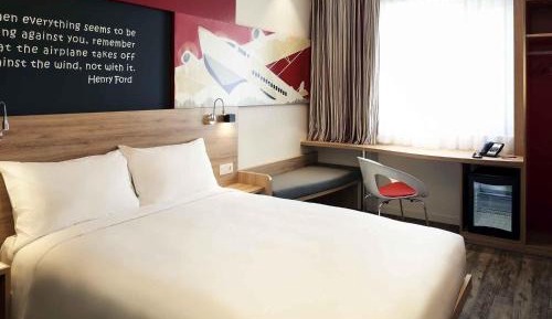 Standard Queen Room  - Complimentary Round-trip Transfer to International Terminal upon request
