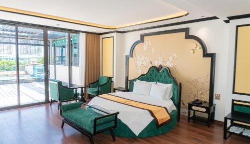 King Suite with Spa Bath