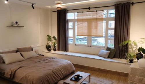 One-Bedroom Apartment with City View