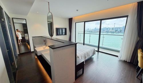 One-Bedroom Apartment - Oceanfront