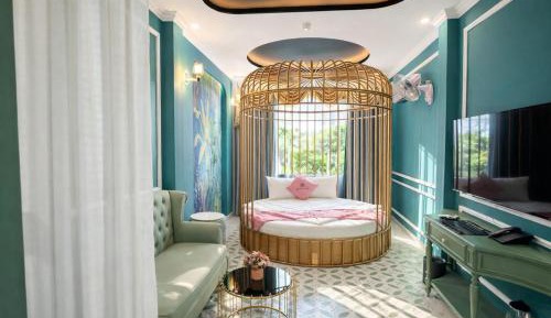 Deluxe King Suite