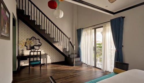 Family Room with Garden View