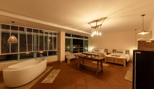 Deluxe Suite with Spa Bath